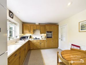 Kitchen/Breakfast Room- click for photo gallery